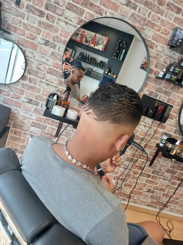 Coupe et coiffure General Barber 11